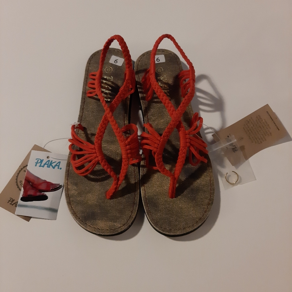 Women's red size 9 Plaka Seashell Sandals with toe ring.